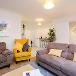 Stylish City Centre Townhouse, Sleeps 12 With Parking