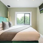 34 On The Hill - Boutique Townhouse
