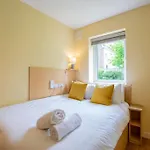 17 - Spacious 2 Bed Apt With Parking