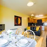 57 - Large Three Bed With Parking