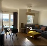 A Cozy Room Walking Distance To The Beach With A Private Bathroom