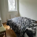 A Cozy Room Walking Distance To The Beach With A Private Bathroom