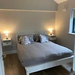 2 Kingsize Bedrooms At Castle View House