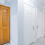Eyre Arch Rest