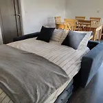 Quiet Cosy 1 Bedroom Apartment