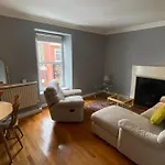 Stylish & Spacious Apartment, Sleeps 6