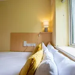 32 - 2 Bed Apartment, Sleeps 6
