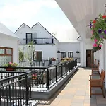 Donegan Court Aparthotel