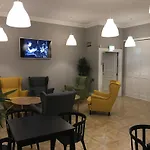Glen Oaks Lodge
