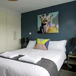 Executive 2 Bedroom Harbour Side Apartment