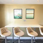 Executive Harbour Suites D