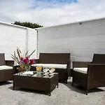 2 Bedroom 1 Bathroom Family Friendly Home 50 Metres From The Seashore And Beach