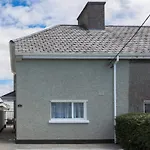 2 Bedroom 1 Bathroom Family Friendly Home 50 Metres From The Seashore And Beach