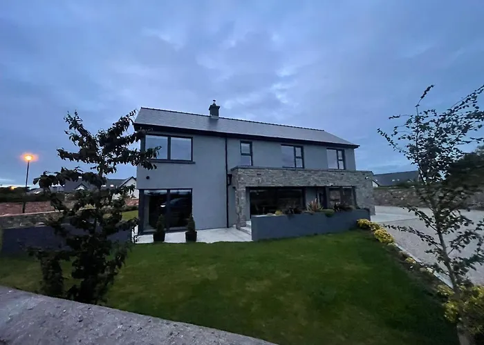 Exquisite Galway City Luxury Home - Sleeps 10