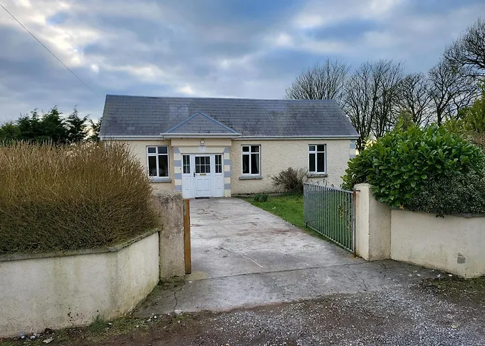 Peaceful Farm Cottage In Menlough Near Mountbellew, Ballinasloe, Athlone & Galway