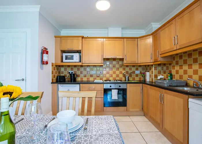 54 - Spacious Townhouse By Shortstays