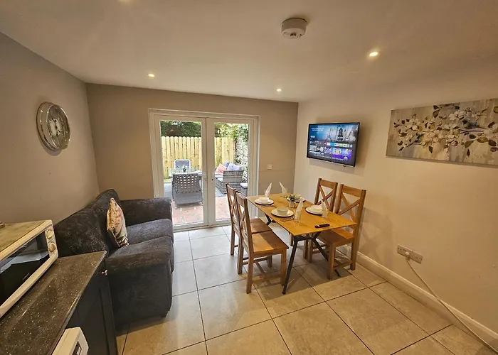 7 Eyre Square Lane