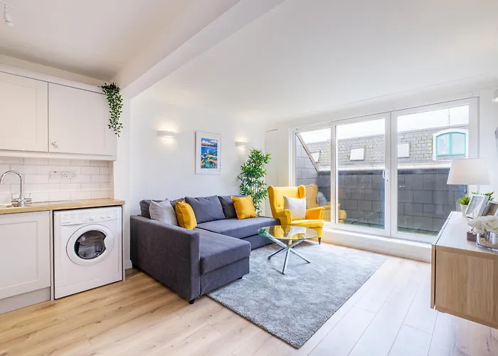 Luxury Modern Penthouse, City Centre, Sleeps 6