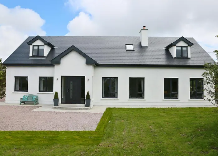 Luxury 6 Bedroom Spiddal Villa, Jacuzzi, Balcony
