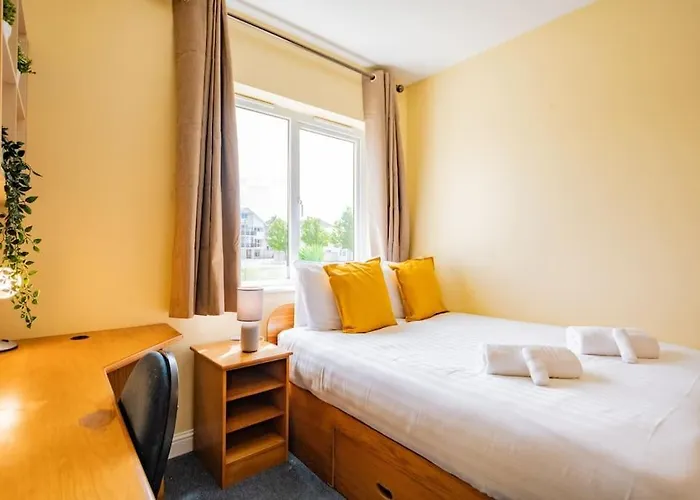 56 - Three Bed Apartment With Parking