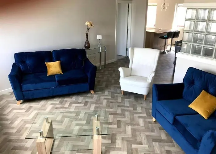 Large Three Bed With Lough Atalia Views