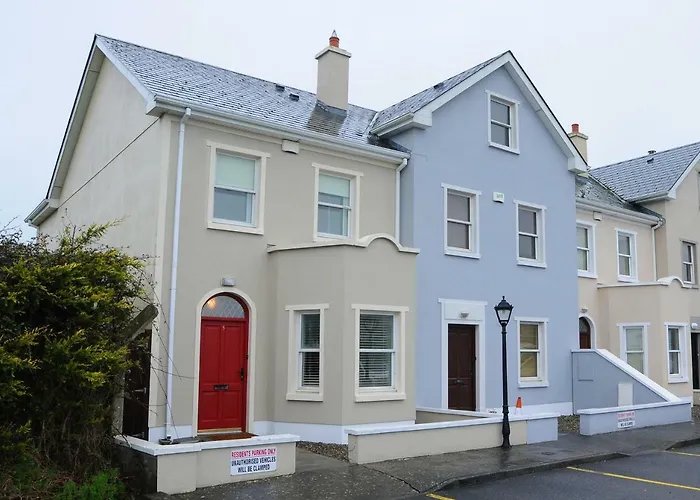 5 College Crescent