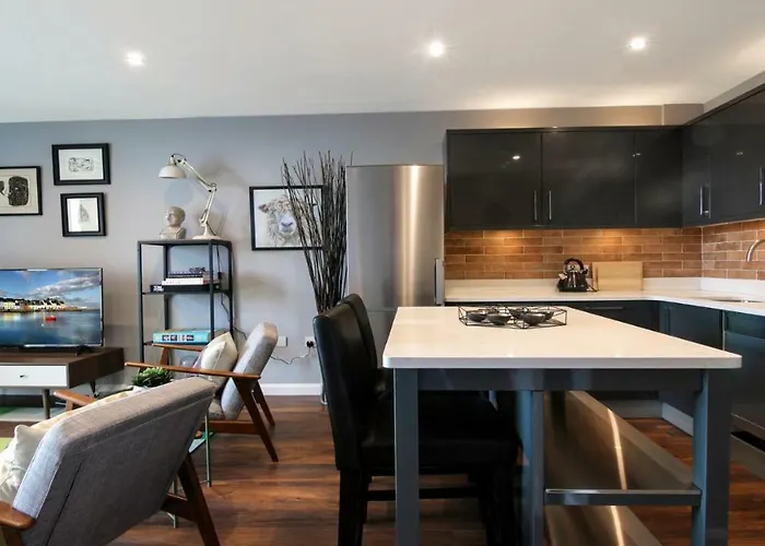 Executive 2 Bedroom Harbour Side Apartment