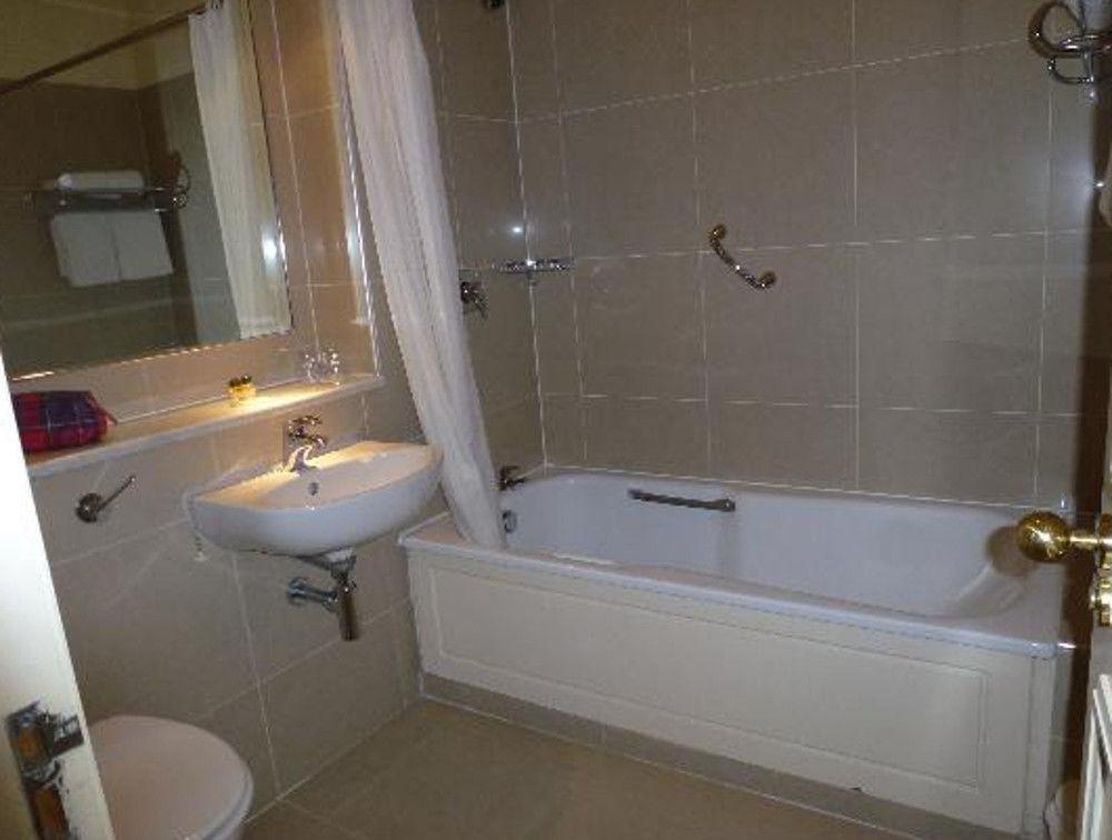 The Victoria Hotel 3* Galway