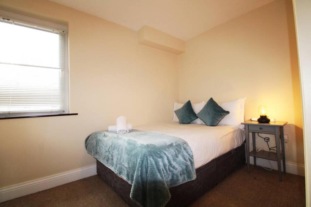 Large 3 Bed, City Centre * Galway