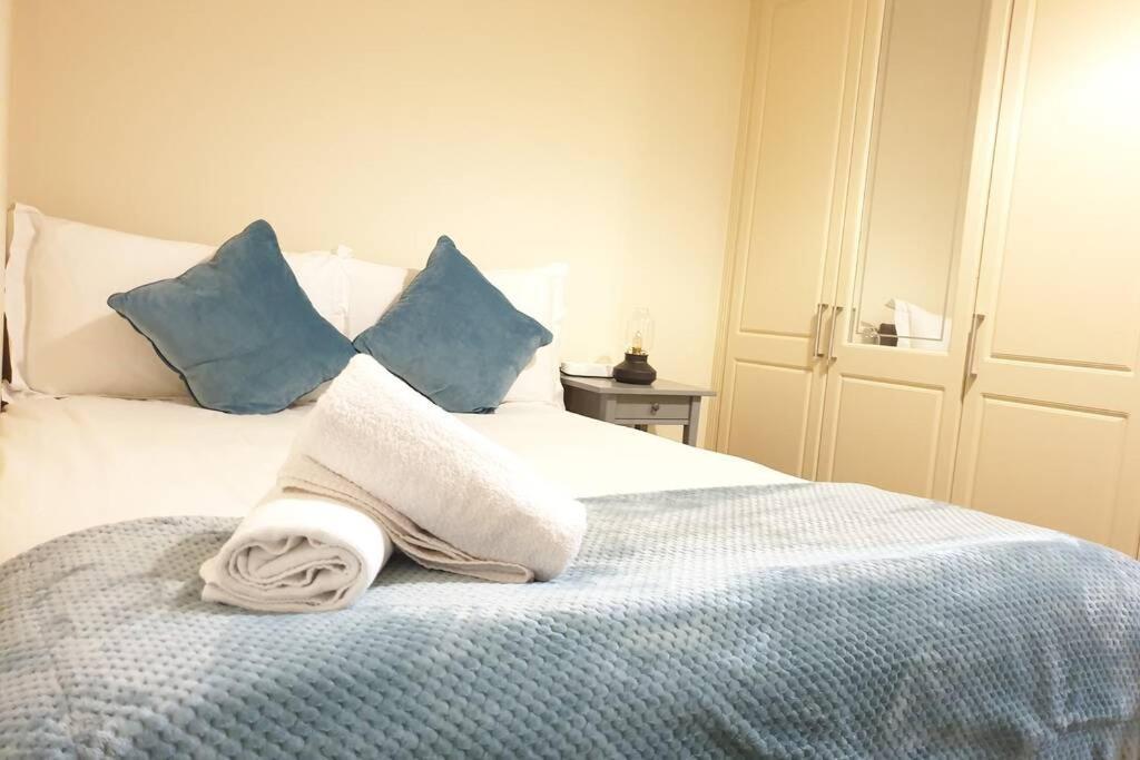 Large 3 Bed, City Centre * Galway