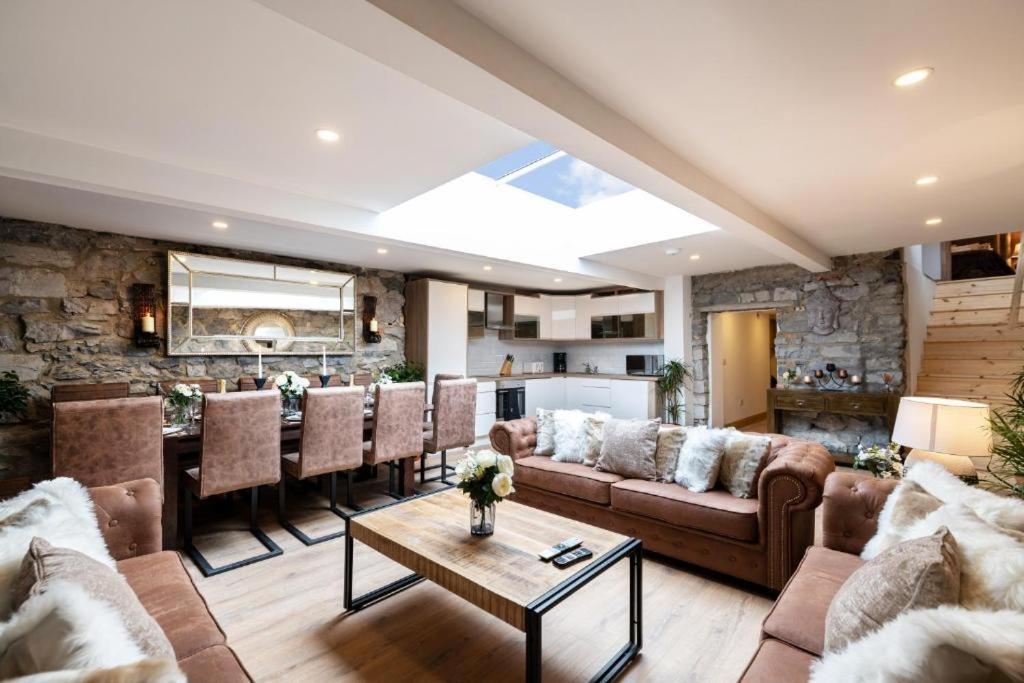 Luxury - Center - Large Garden With Hot Tub -7 Bedrooms-4 Bathrooms