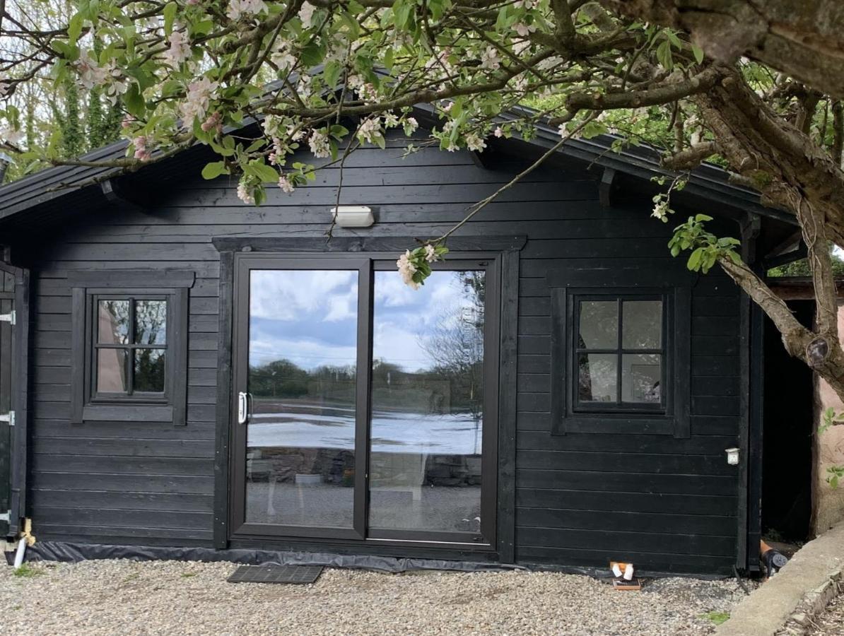 The Cosy Cabin By The Shore *