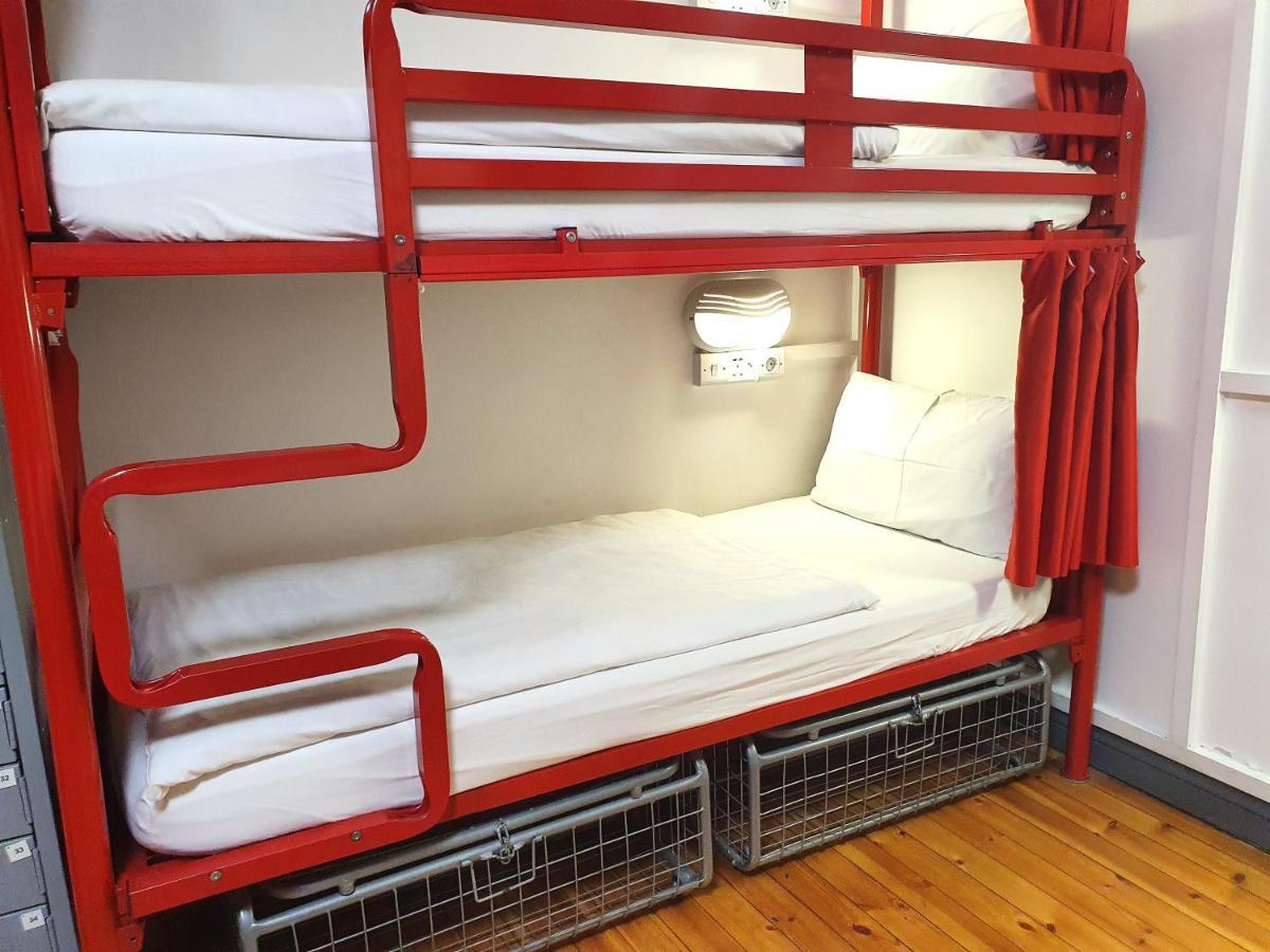 Hostel - Solo Traveller