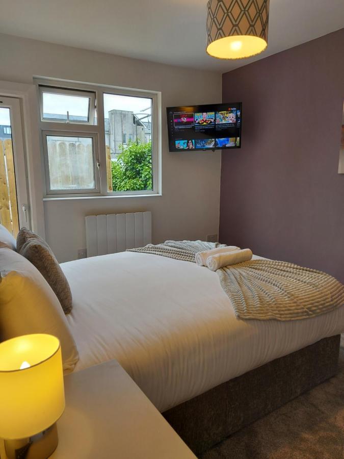 Eyre Square Lane Apartment