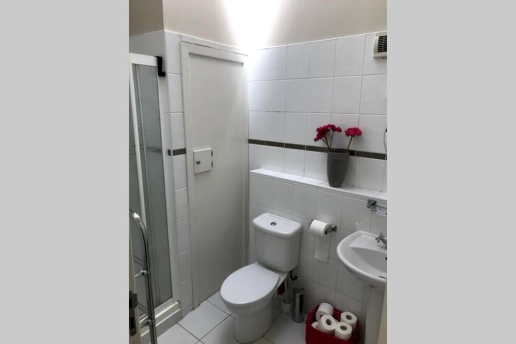 Stylish 3 Bed With Lough Atalia Views