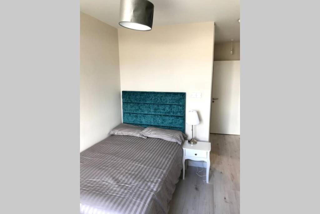 Stylish 3 Bed With Lough Atalia Views *