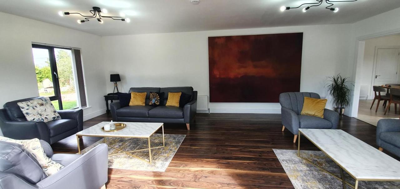 Luxury 6 Bedroom Spiddal Villa, Jacuzzi, Balcony Villa