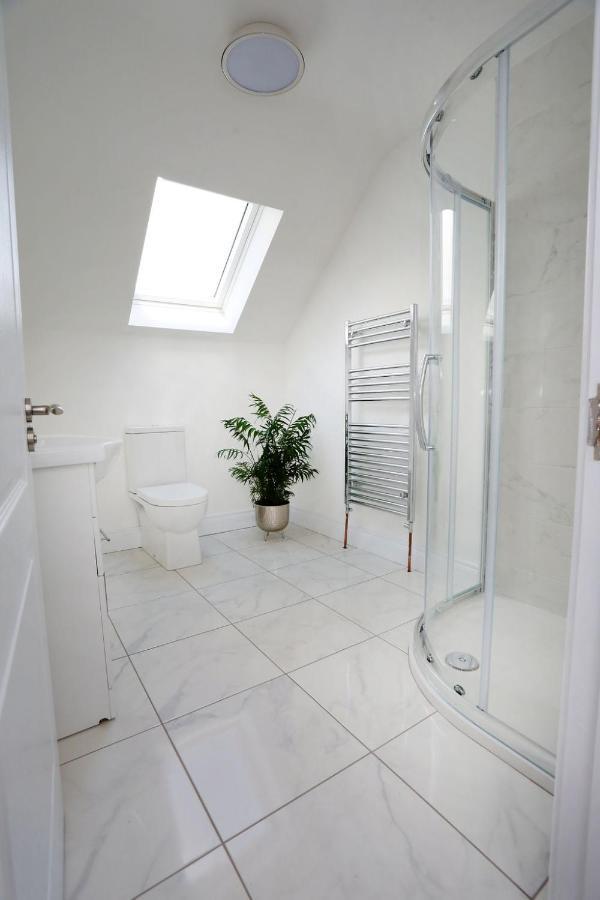 Luxury 6 Bedroom Spiddal Villa, Jacuzzi, Balcony Villa *