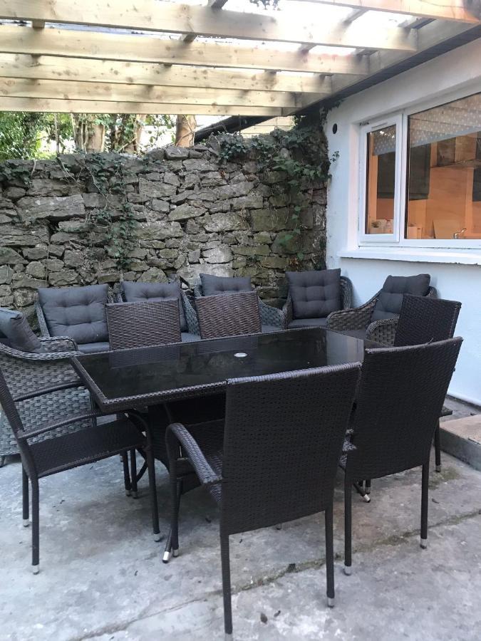 6 Eyre Square Lane * Galway