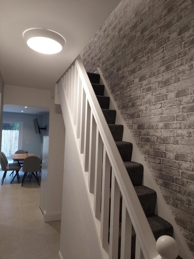7 Eyre Square Lane * Galway