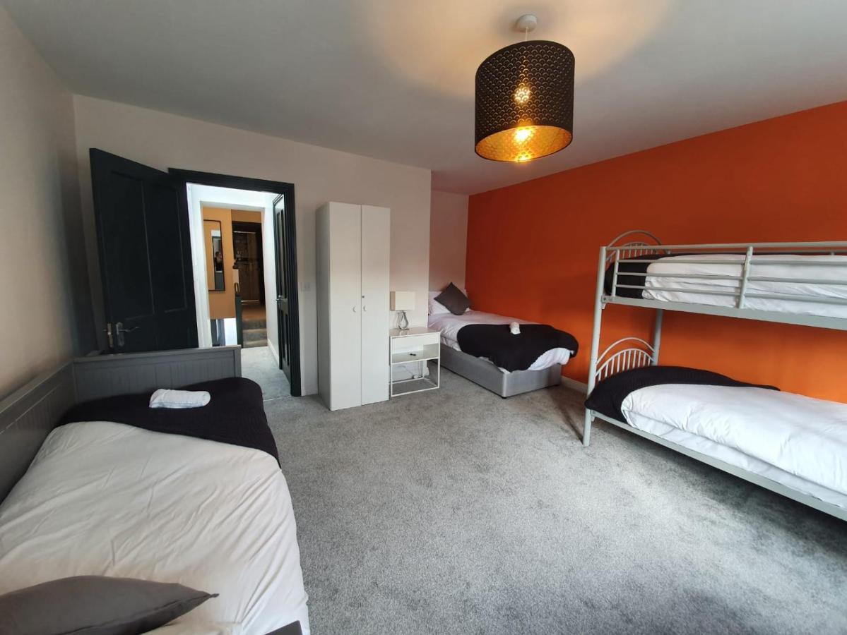 Large Townhouse In The Heart Of No 11 *