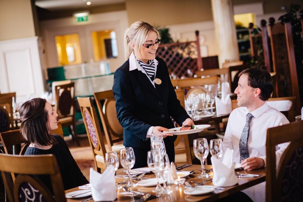 Bay Conference & Leisure Centre 4* Galway
