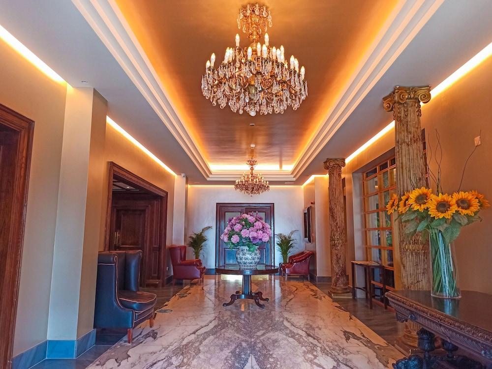 Hotel The Victoria Hotel
