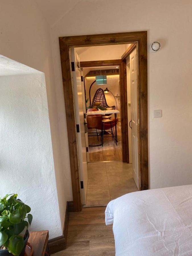 3 Bed Apartment/explore The Area/enjoy Our Pub Apartment Galway