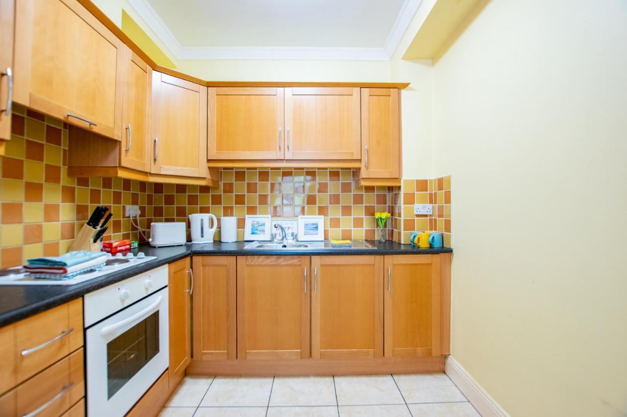 126 - Gort Na Coiribe 4 Bedroom Duplex, By Shortstays Holiday home *