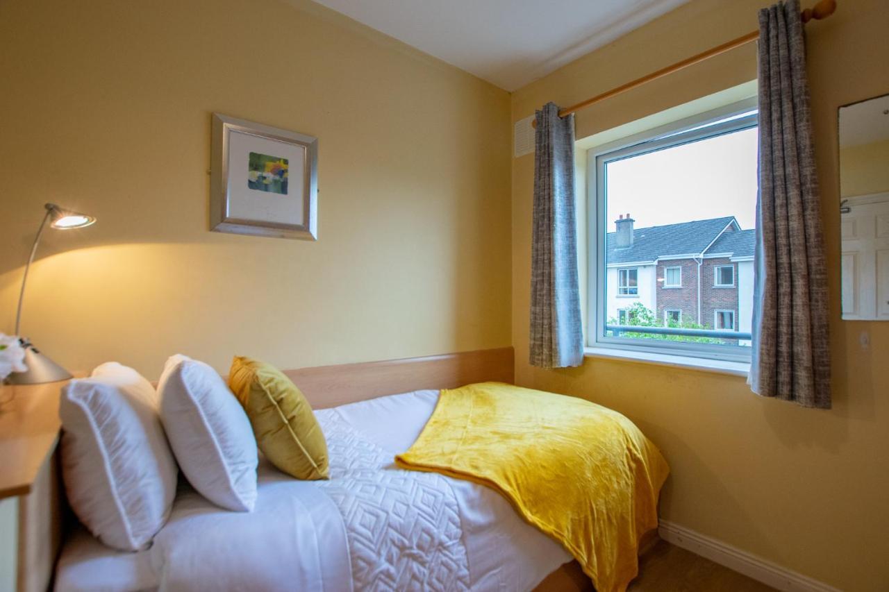 126 - Gort Na Coiribe 4 Bedroom Duplex, By Shortstays Galway