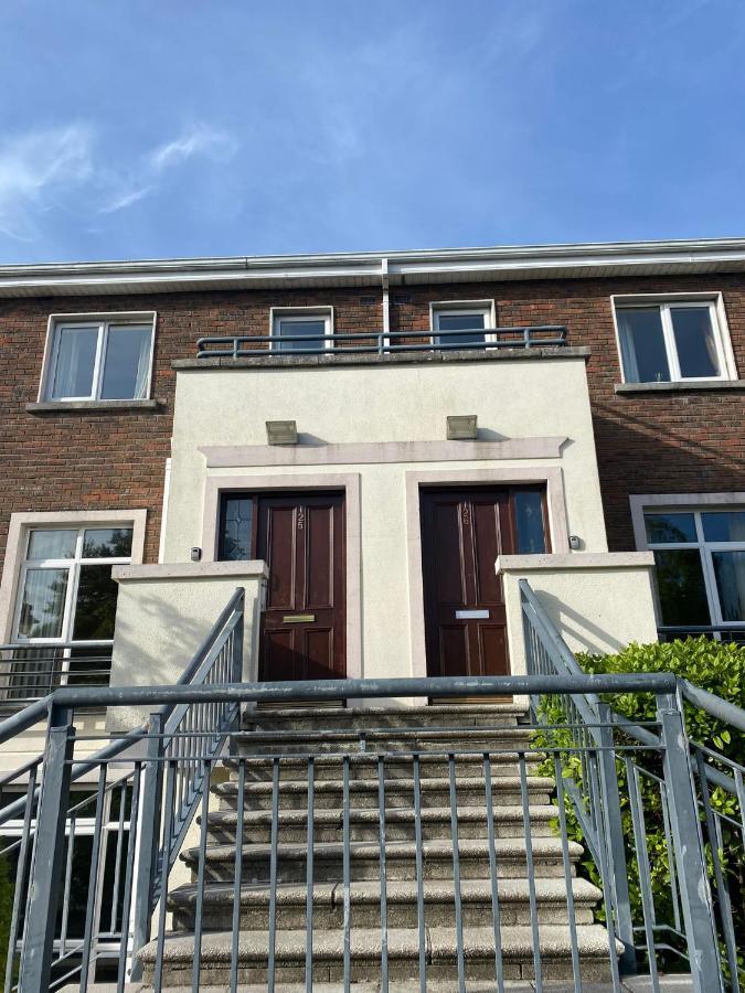 126 - Gort Na Coiribe 4 Bedroom Duplex, By Shortstays Holiday home *