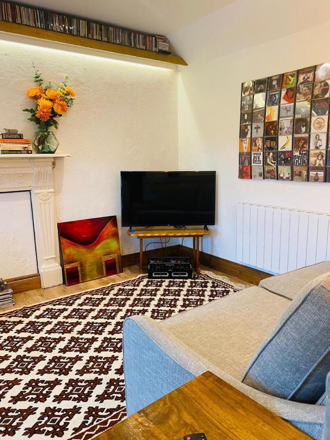 Apartment 3 Bed Apartment/explore The Area/enjoy Our Pub *
