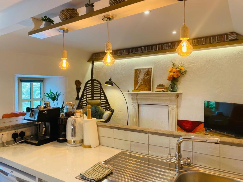 3 Bed Apartment/explore The Area/enjoy Our Pub Galway