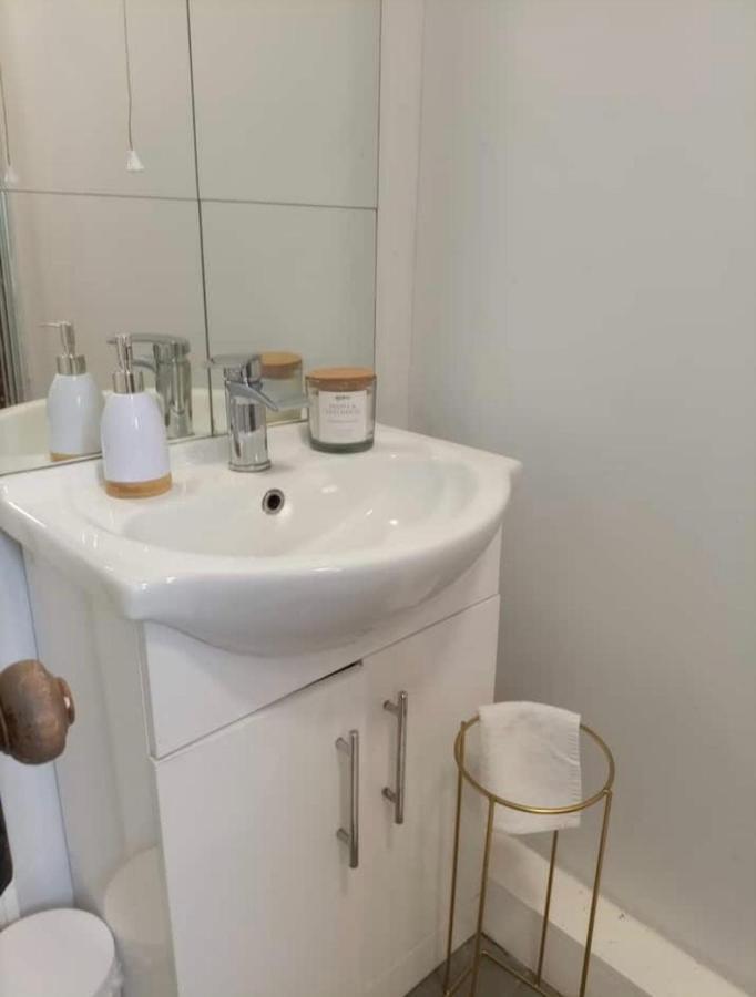 Holiday home Recently Renovated House In Heart Of